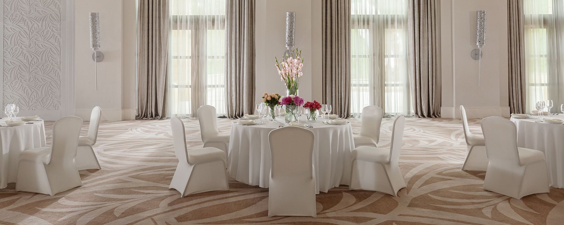 Встречи в отеле Азербайджан Наверх